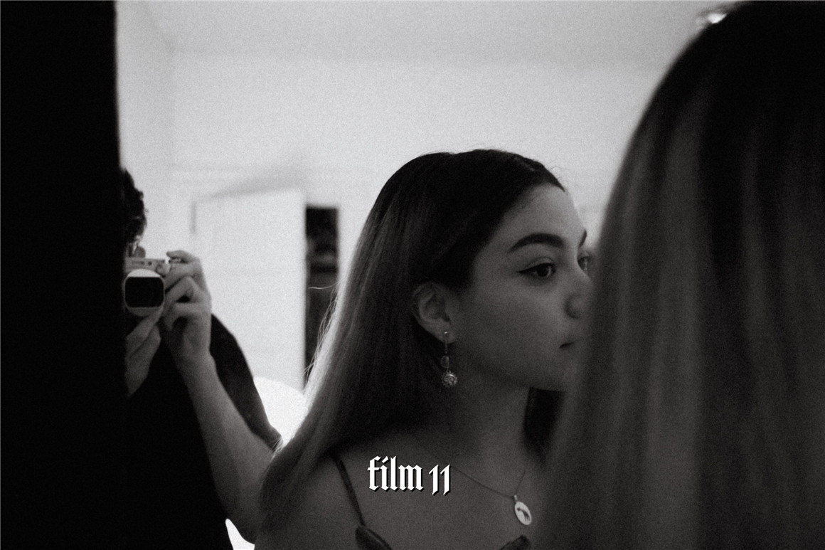 Serr 复古35mm真实电影胶片模拟颗粒光晕夜间弱光暗调场景夜景街拍人文纪实扫街摄影LR预设包 Film Texture 插件预设 第13张-素材湾丨精选海外优质设计素材资源 Serr 复古35mm真实电影胶片模拟颗粒光晕夜间弱光暗调场景夜景街拍人文纪实扫街摄影LR预设包 Film Texture 插件预设 sucaiwan.com