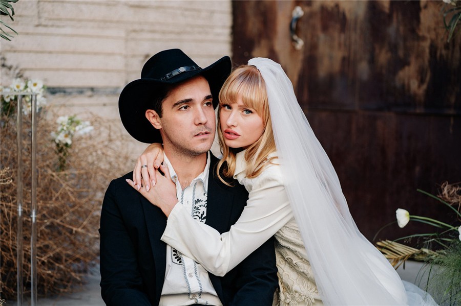 Archipelago Perpetua Presets 永恒优雅奢华婚纱人像摄影大胆色调LR预设 插件预设 第2张-素材湾丨精选海外优质设计素材资源 Archipelago Perpetua Presets 永恒优雅奢华婚纱人像摄影大胆色调LR预设 插件预设 sucaiwan.com