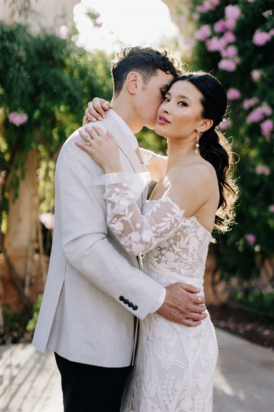 Archipelago Perpetua Presets 永恒优雅奢华婚纱人像摄影大胆色调LR预设 插件预设 第9张-素材湾丨精选海外优质设计素材资源 Archipelago Perpetua Presets 永恒优雅奢华婚纱人像摄影大胆色调LR预设 插件预设 sucaiwan.com