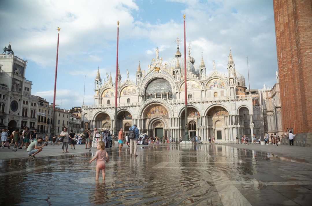 怀旧电影质感胶片颗粒纹理模拟照片调色Lightroom预设包 André Josselin – PRIMAVERA LIGHTROOM PRESETS 插件预设 第6张-素材湾丨精选海外优质设计素材资源 怀旧电影质感胶片颗粒纹理模拟照片调色Lightroom预设包 André Josselin – PRIMAVERA LIGHTROOM PRESETS 插件预设 sucaiwan.com