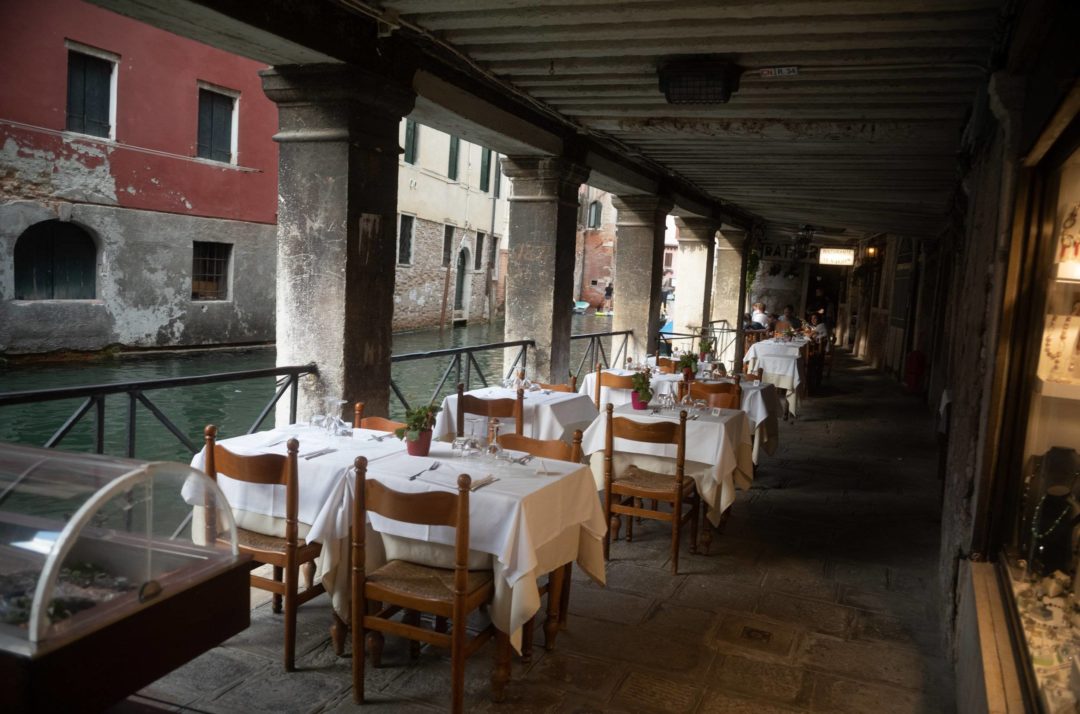 怀旧电影质感胶片颗粒纹理模拟照片调色Lightroom预设包 André Josselin – PRIMAVERA LIGHTROOM PRESETS 插件预设 第8张-素材湾丨精选海外优质设计素材资源 怀旧电影质感胶片颗粒纹理模拟照片调色Lightroom预设包 André Josselin – PRIMAVERA LIGHTROOM PRESETS 插件预设 sucaiwan.com