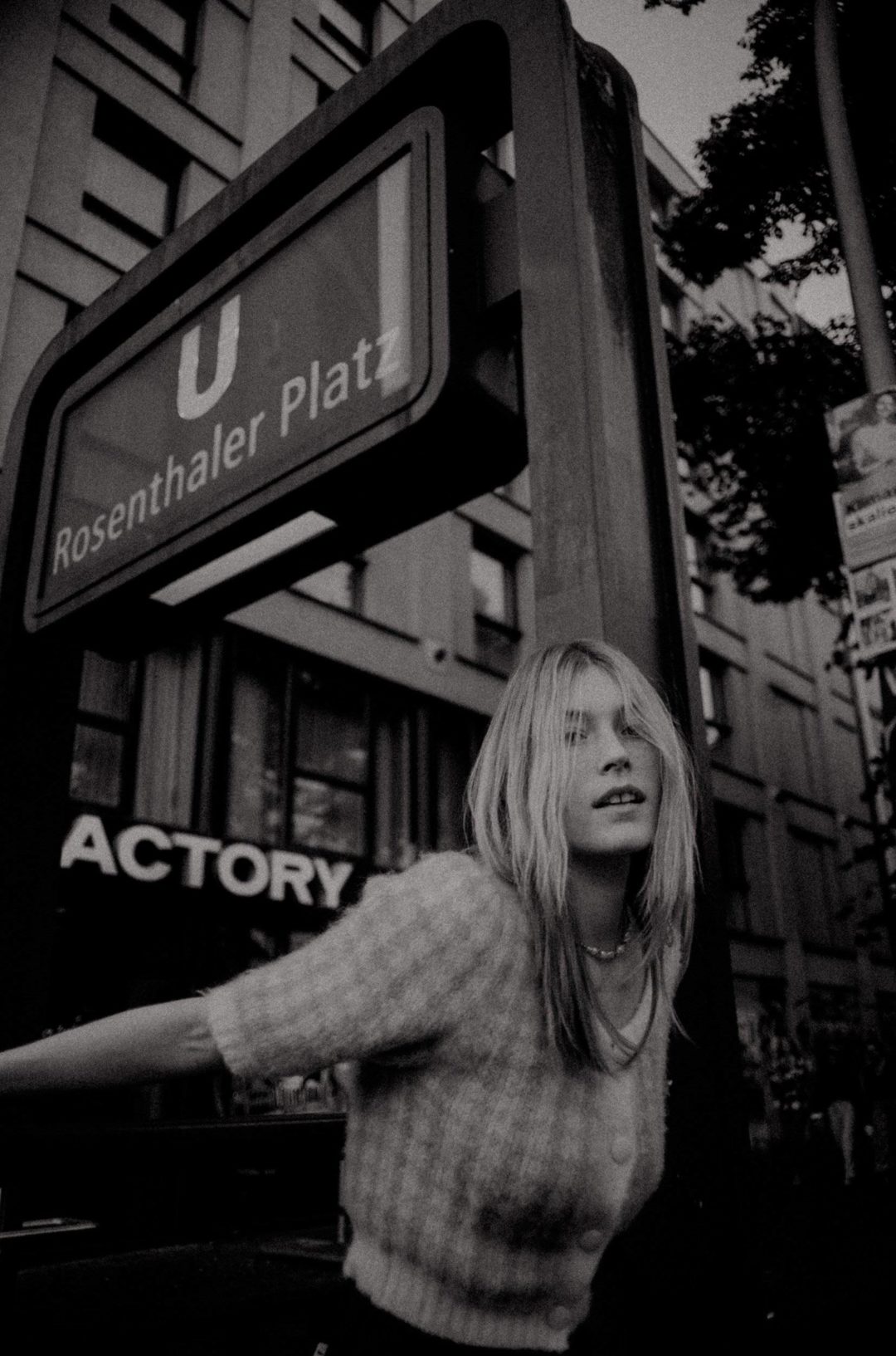 怀旧电影质感胶片颗粒纹理模拟照片调色Lightroom预设包 André Josselin – PRIMAVERA LIGHTROOM PRESETS 插件预设 第13张-素材湾丨精选海外优质设计素材资源 怀旧电影质感胶片颗粒纹理模拟照片调色Lightroom预设包 André Josselin – PRIMAVERA LIGHTROOM PRESETS 插件预设 sucaiwan.com