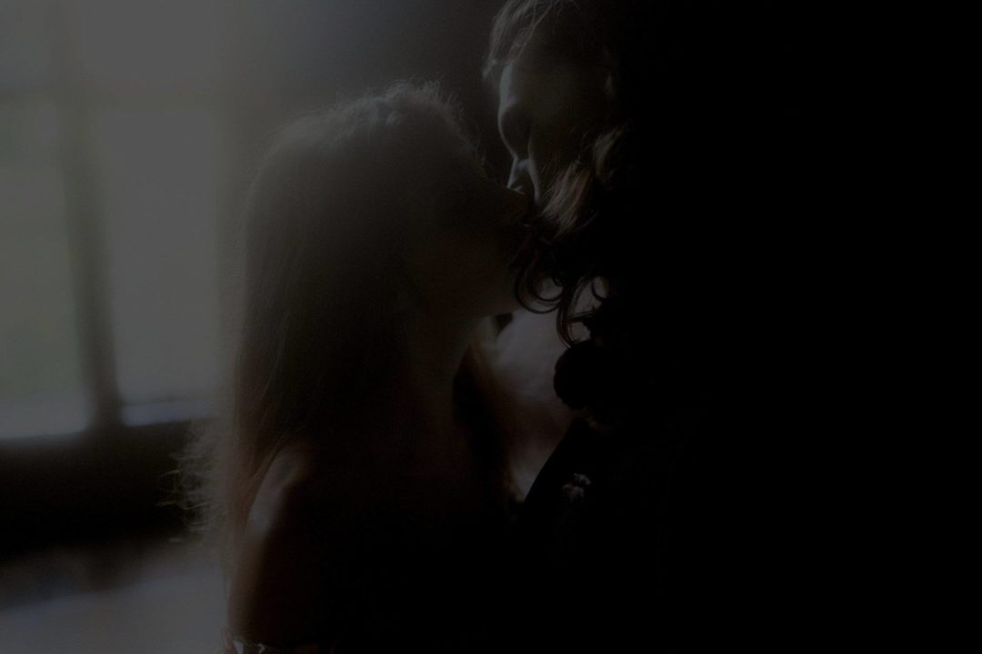 复古朦胧暖色调电影质感胶片颗粒效果模拟婚礼照片调色Lightroom预设包 Legacy Presets – Nostalgia 插件预设 第2张-素材湾丨精选海外优质设计素材资源 复古朦胧暖色调电影质感胶片颗粒效果模拟婚礼照片调色Lightroom预设包 Legacy Presets – Nostalgia 插件预设 sucaiwan.com