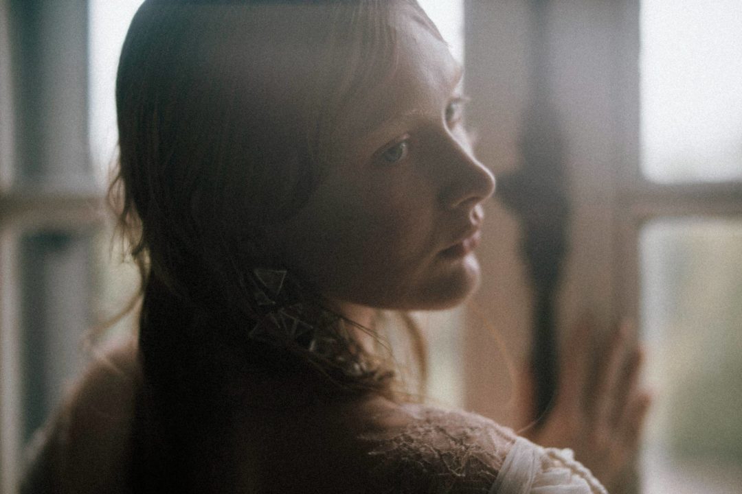 复古朦胧暖色调电影质感胶片颗粒效果模拟婚礼照片调色Lightroom预设包 Legacy Presets – Nostalgia 插件预设 第6张-素材湾丨精选海外优质设计素材资源 复古朦胧暖色调电影质感胶片颗粒效果模拟婚礼照片调色Lightroom预设包 Legacy Presets – Nostalgia 插件预设 sucaiwan.com