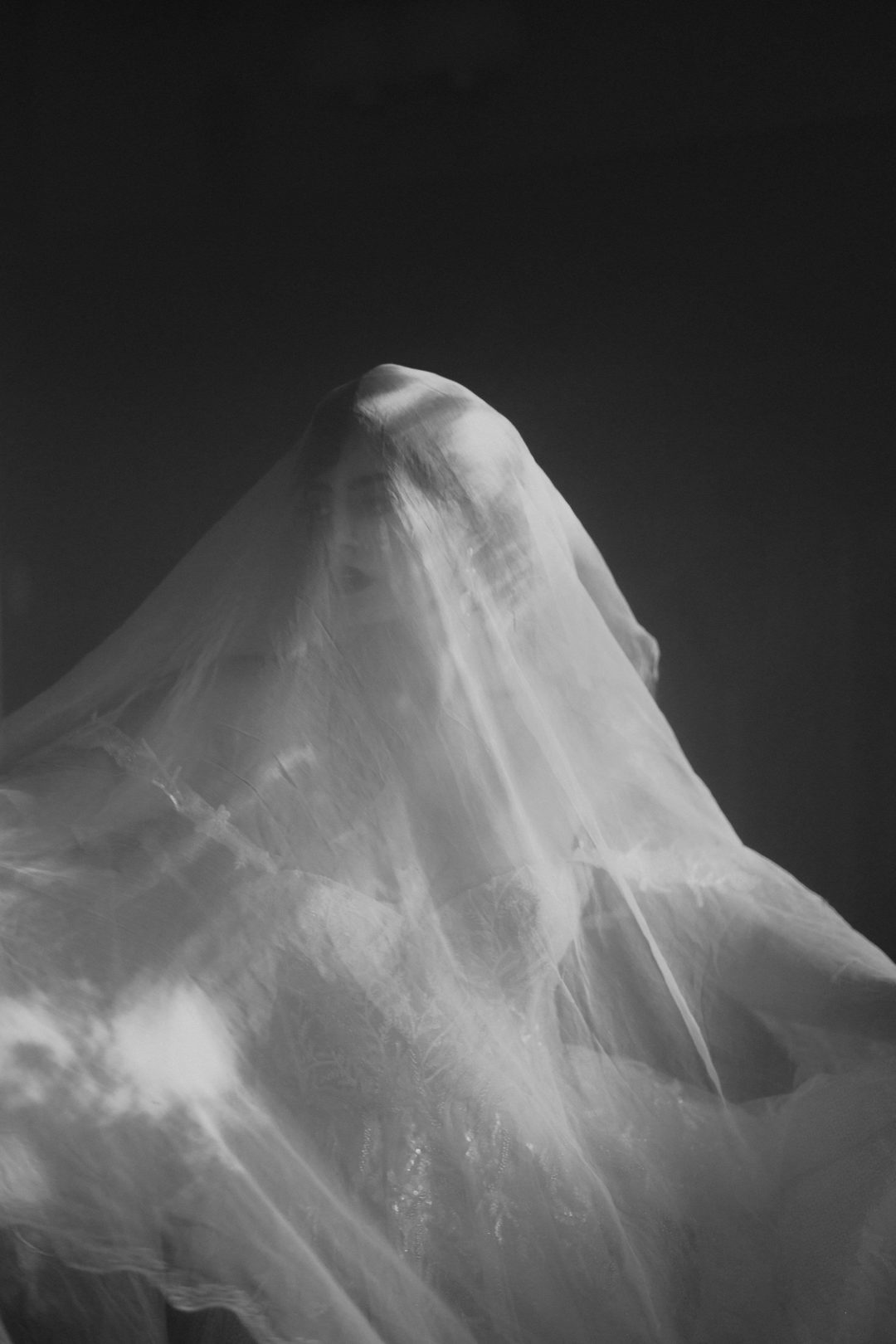 复古朦胧暖色调电影质感胶片颗粒效果模拟婚礼照片调色Lightroom预设包 Legacy Presets – Nostalgia 插件预设 第12张-素材湾丨精选海外优质设计素材资源 复古朦胧暖色调电影质感胶片颗粒效果模拟婚礼照片调色Lightroom预设包 Legacy Presets – Nostalgia 插件预设 sucaiwan.com