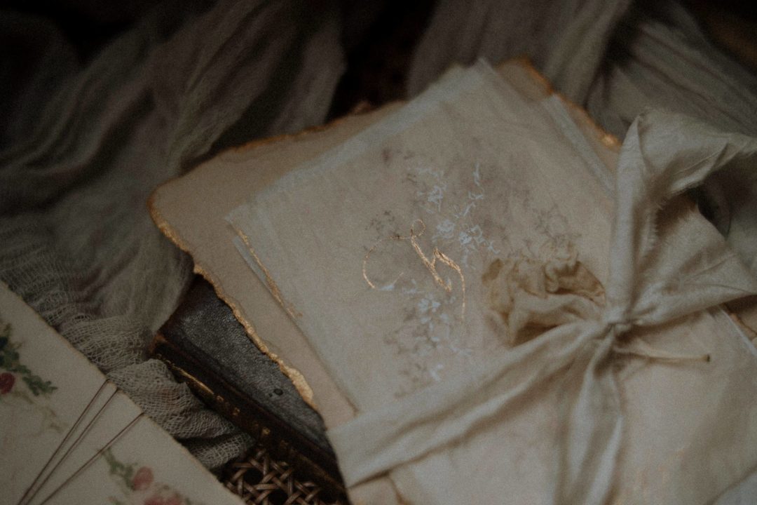 复古朦胧暖色调电影质感胶片颗粒效果模拟婚礼照片调色Lightroom预设包 Legacy Presets – Nostalgia 插件预设 第27张-素材湾丨精选海外优质设计素材资源 复古朦胧暖色调电影质感胶片颗粒效果模拟婚礼照片调色Lightroom预设包 Legacy Presets – Nostalgia 插件预设 sucaiwan.com