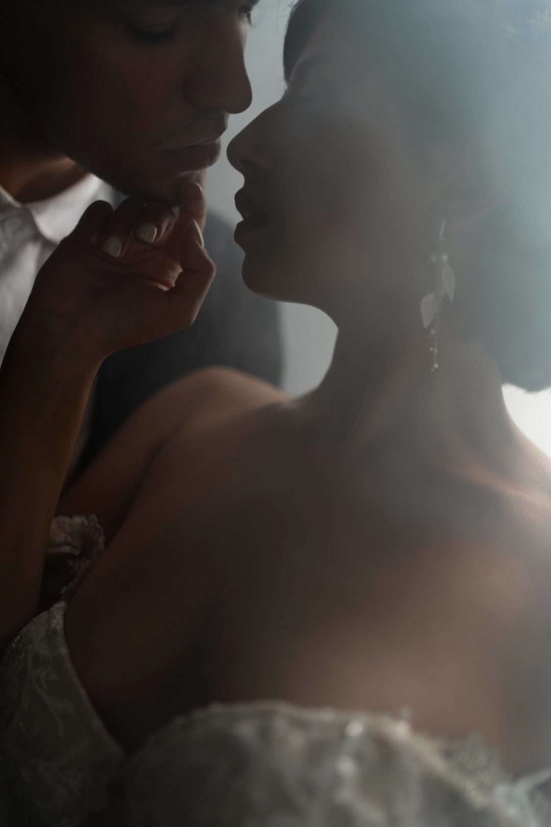 复古朦胧暖色调电影质感胶片颗粒效果模拟婚礼照片调色Lightroom预设包 Legacy Presets – Nostalgia 插件预设 第32张-素材湾丨精选海外优质设计素材资源 复古朦胧暖色调电影质感胶片颗粒效果模拟婚礼照片调色Lightroom预设包 Legacy Presets – Nostalgia 插件预设 sucaiwan.com