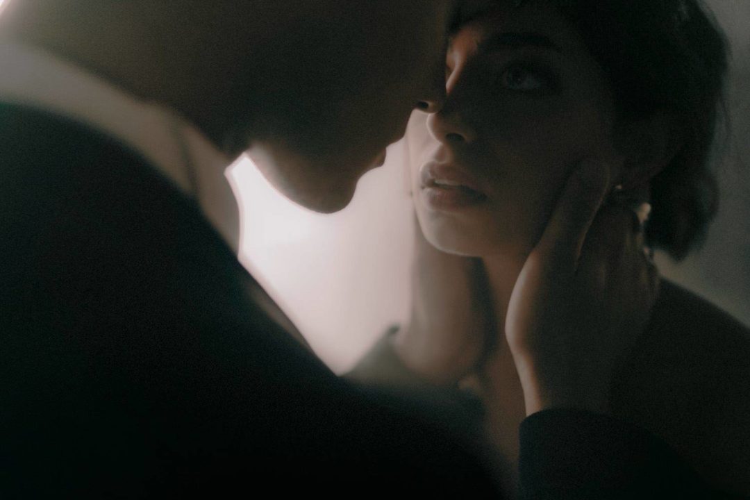 复古朦胧暖色调电影质感胶片颗粒效果模拟婚礼照片调色Lightroom预设包 Legacy Presets – Nostalgia 插件预设 第37张-素材湾丨精选海外优质设计素材资源 复古朦胧暖色调电影质感胶片颗粒效果模拟婚礼照片调色Lightroom预设包 Legacy Presets – Nostalgia 插件预设 sucaiwan.com