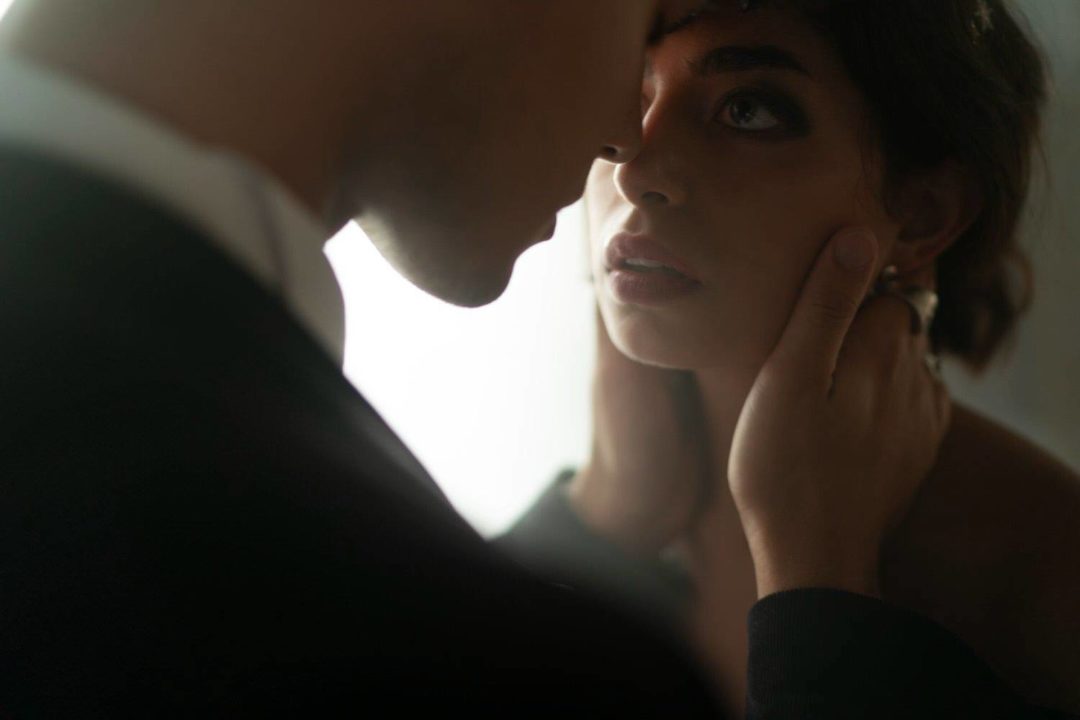 复古朦胧暖色调电影质感胶片颗粒效果模拟婚礼照片调色Lightroom预设包 Legacy Presets – Nostalgia 插件预设 第38张-素材湾丨精选海外优质设计素材资源 复古朦胧暖色调电影质感胶片颗粒效果模拟婚礼照片调色Lightroom预设包 Legacy Presets – Nostalgia 插件预设 sucaiwan.com