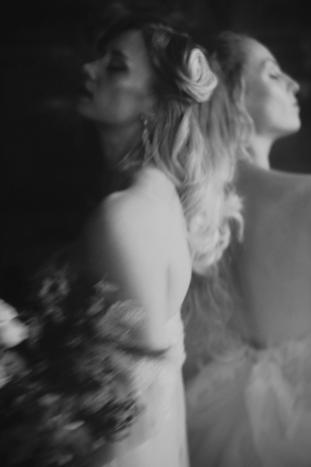 复古朦胧暖色调电影质感胶片颗粒效果模拟婚礼照片调色Lightroom预设包 Legacy Presets – Nostalgia 插件预设 第41张-素材湾丨精选海外优质设计素材资源 复古朦胧暖色调电影质感胶片颗粒效果模拟婚礼照片调色Lightroom预设包 Legacy Presets – Nostalgia 插件预设 sucaiwan.com