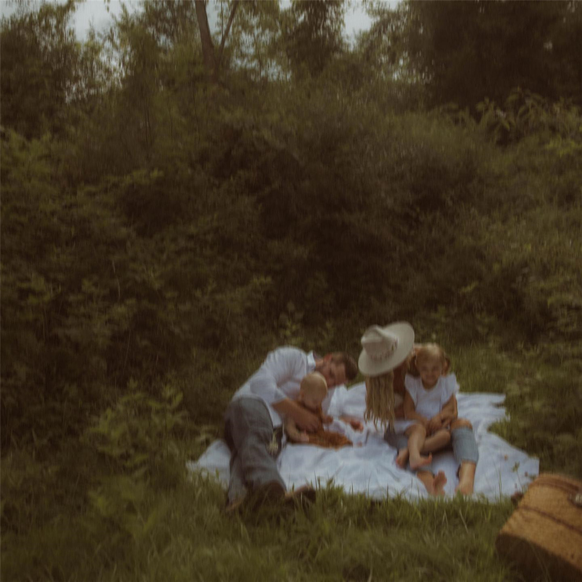 复古棕色褐色浪漫色调旅拍人像摄影照片调色LR预设 Erika Brooke - Bones Presets 插件预设 sucaiwan.com