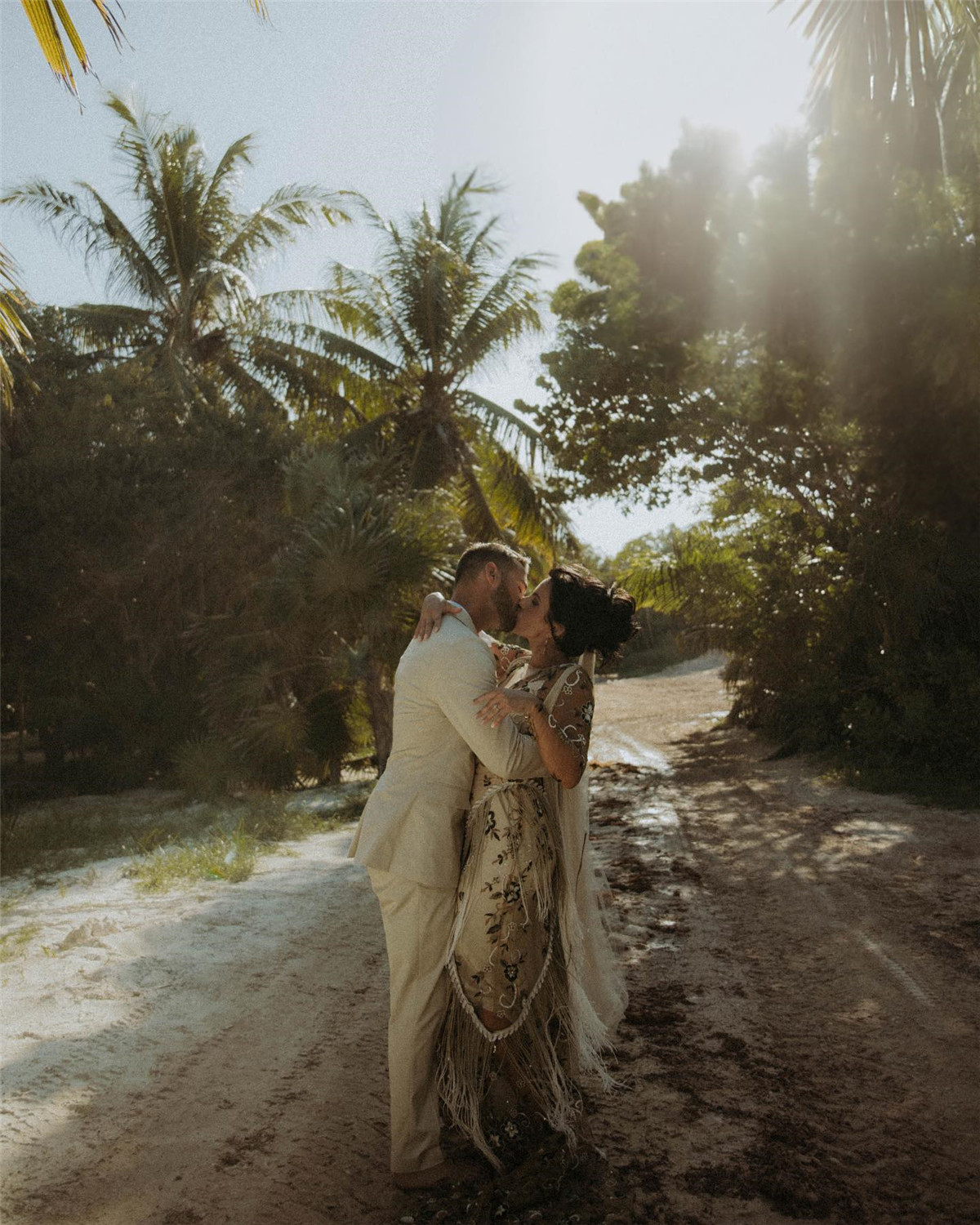 复古棕色褐色浪漫色调旅拍人像摄影照片调色LR预设 Erika Brooke - Bones Presets 插件预设 sucaiwan.com