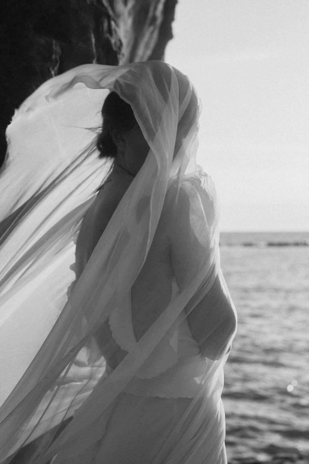 真实情绪化柔和暖色橙色黑白色调婚礼照片调色Lightroom预设包 Legacy Presets – Francesca Angrisano – Poetico 插件预设 第8张-素材湾丨精选海外优质设计素材资源 真实情绪化柔和暖色橙色黑白色调婚礼照片调色Lightroom预设包 Legacy Presets – Francesca Angrisano – Poetico 插件预设 sucaiwan.com