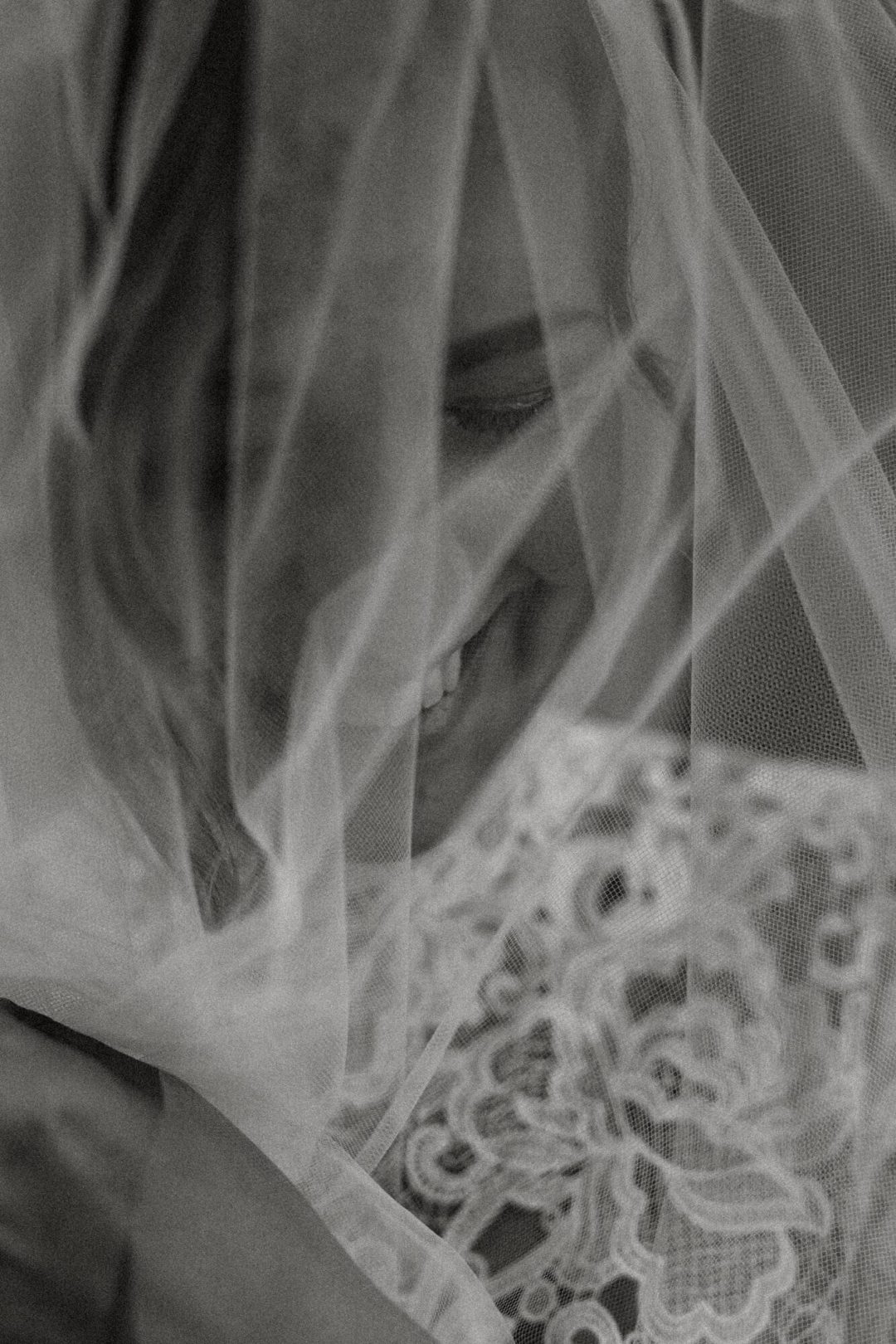 真实情绪化柔和暖色橙色黑白色调婚礼照片调色Lightroom预设包 Legacy Presets – Francesca Angrisano – Poetico 插件预设 第28张-素材湾丨精选海外优质设计素材资源 真实情绪化柔和暖色橙色黑白色调婚礼照片调色Lightroom预设包 Legacy Presets – Francesca Angrisano – Poetico 插件预设 sucaiwan.com