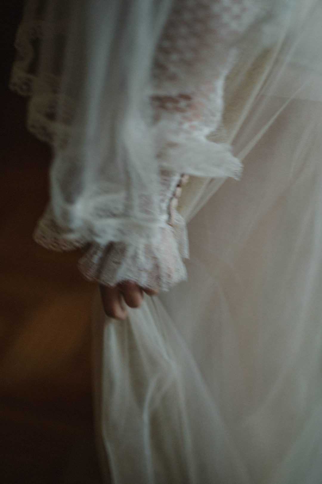 真实情绪化柔和暖色橙色黑白色调婚礼照片调色Lightroom预设包 Legacy Presets – Francesca Angrisano – Poetico 插件预设 第29张-素材湾丨精选海外优质设计素材资源 真实情绪化柔和暖色橙色黑白色调婚礼照片调色Lightroom预设包 Legacy Presets – Francesca Angrisano – Poetico 插件预设 sucaiwan.com