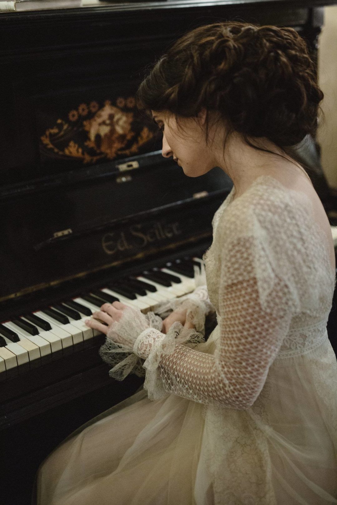 真实情绪化柔和暖色橙色黑白色调婚礼照片调色Lightroom预设包 Legacy Presets – Francesca Angrisano – Poetico 插件预设 第30张-素材湾丨精选海外优质设计素材资源 真实情绪化柔和暖色橙色黑白色调婚礼照片调色Lightroom预设包 Legacy Presets – Francesca Angrisano – Poetico 插件预设 sucaiwan.com