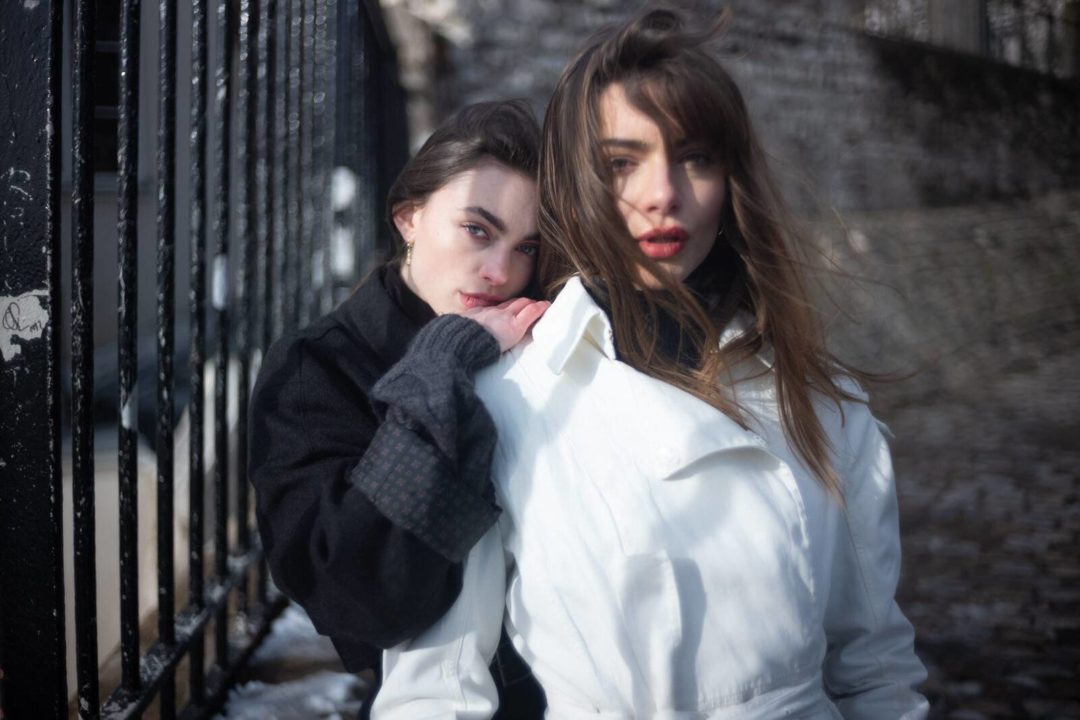 复古优雅黑白色单色城市街拍肖像照片调色Lightroom预设 André Josselin – MAISON NOIR PRESET COLLECTION 插件预设 第7张-素材湾丨精选海外优质设计素材资源 复古优雅黑白色单色城市街拍肖像照片调色Lightroom预设 André Josselin – MAISON NOIR PRESET COLLECTION 插件预设 sucaiwan.com