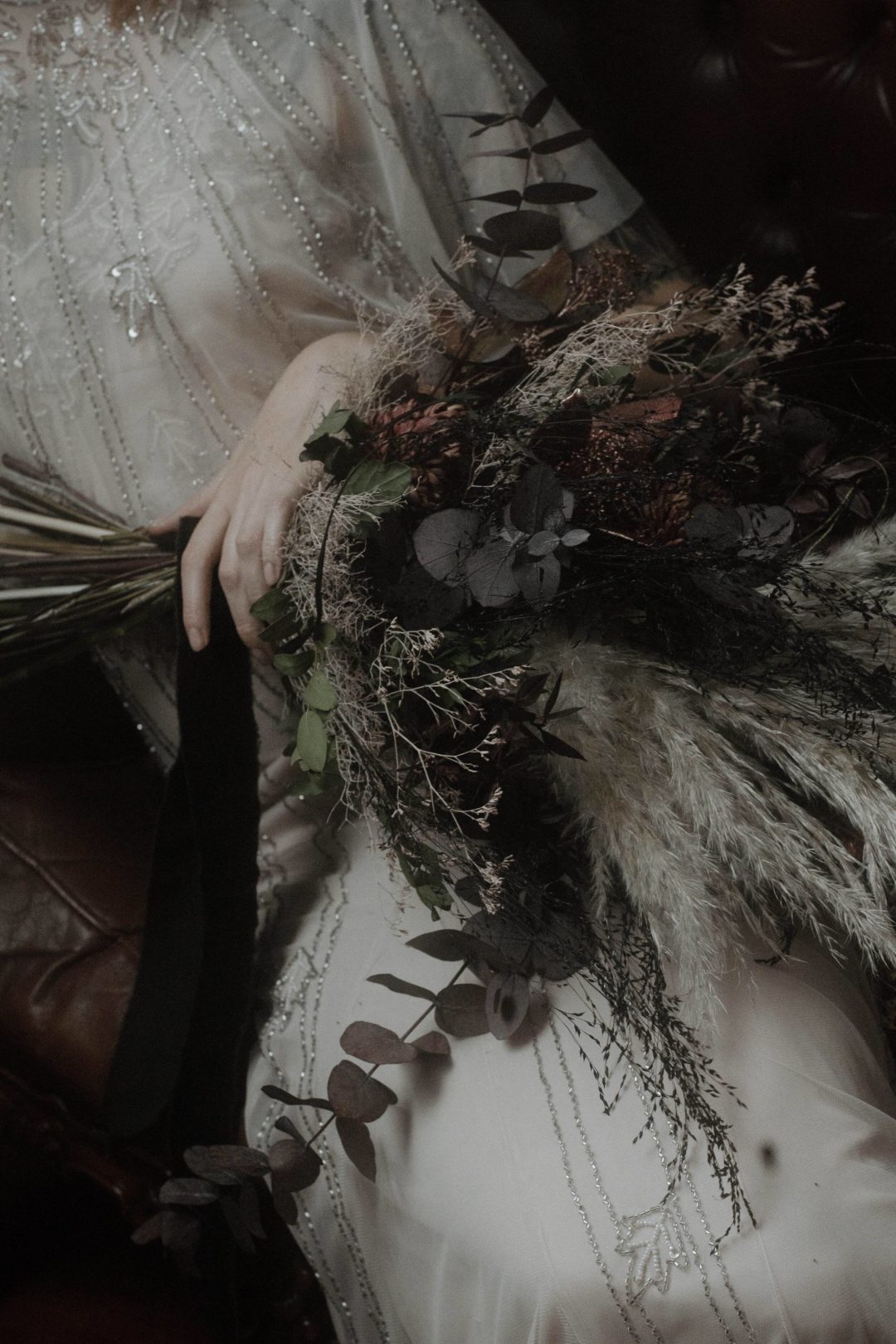 浪漫永恒柔光文艺复兴风格苍白婚礼肖像照片调色Lightroom预设 Legacy Presets – Muse & Mirror – True Romance 插件预设 第2张-素材湾丨精选海外优质设计素材资源 浪漫永恒柔光文艺复兴风格苍白婚礼肖像照片调色Lightroom预设 Legacy Presets – Muse & Mirror – True Romance 插件预设 sucaiwan.com