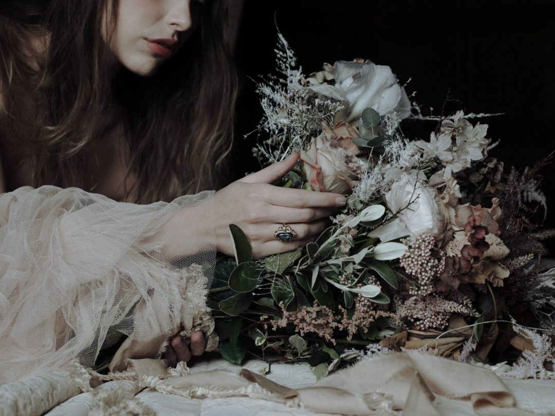 浪漫永恒柔光文艺复兴风格苍白婚礼肖像照片调色Lightroom预设 Legacy Presets – Muse & Mirror – True Romance 插件预设 第7张-素材湾丨精选海外优质设计素材资源 浪漫永恒柔光文艺复兴风格苍白婚礼肖像照片调色Lightroom预设 Legacy Presets – Muse & Mirror – True Romance 插件预设 sucaiwan.com