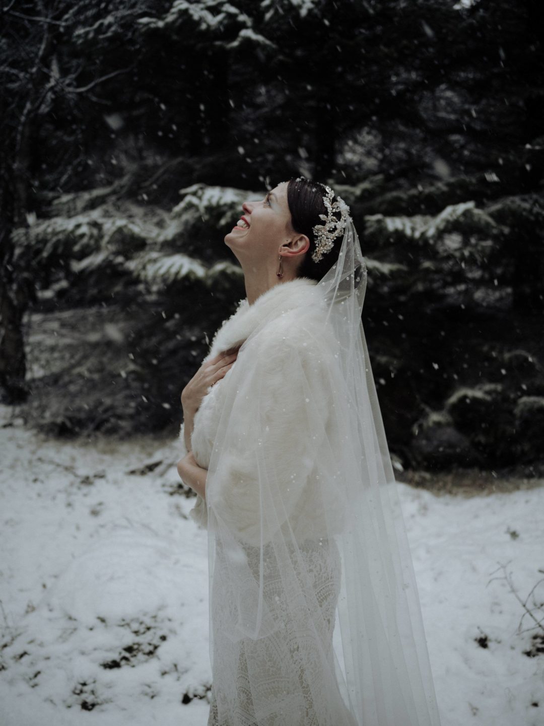 浪漫永恒柔光文艺复兴风格苍白婚礼肖像照片调色Lightroom预设 Legacy Presets – Muse & Mirror – True Romance 插件预设 第11张-素材湾丨精选海外优质设计素材资源 浪漫永恒柔光文艺复兴风格苍白婚礼肖像照片调色Lightroom预设 Legacy Presets – Muse & Mirror – True Romance 插件预设 sucaiwan.com