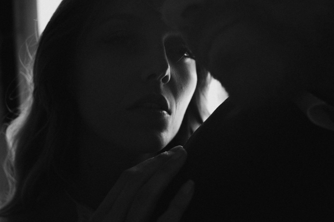 浪漫永恒柔光文艺复兴风格苍白婚礼肖像照片调色Lightroom预设 Legacy Presets – Muse & Mirror – True Romance 插件预设 第13张-素材湾丨精选海外优质设计素材资源 浪漫永恒柔光文艺复兴风格苍白婚礼肖像照片调色Lightroom预设 Legacy Presets – Muse & Mirror – True Romance 插件预设 sucaiwan.com