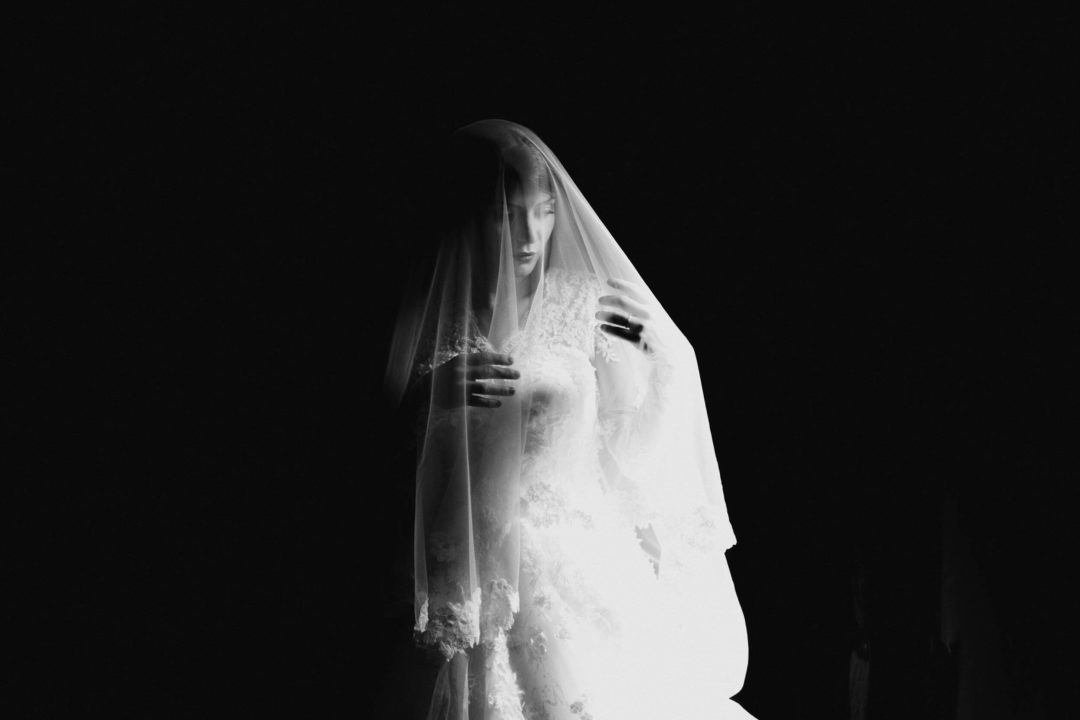 浪漫永恒柔光文艺复兴风格苍白婚礼肖像照片调色Lightroom预设 Legacy Presets – Muse & Mirror – True Romance 插件预设 第15张-素材湾丨精选海外优质设计素材资源 浪漫永恒柔光文艺复兴风格苍白婚礼肖像照片调色Lightroom预设 Legacy Presets – Muse & Mirror – True Romance 插件预设 sucaiwan.com