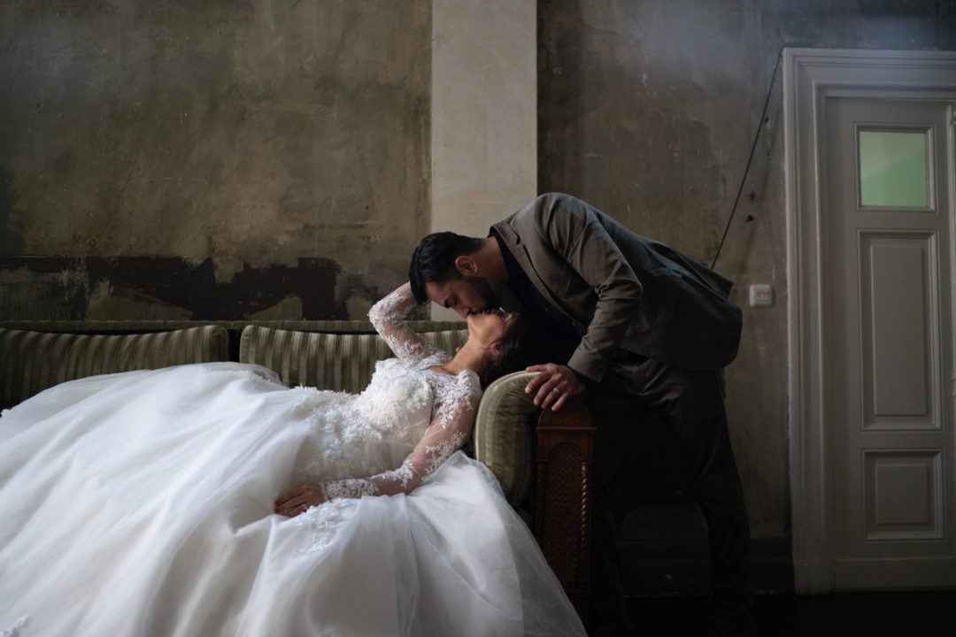 浪漫永恒柔光文艺复兴风格苍白婚礼肖像照片调色Lightroom预设 Legacy Presets – Muse & Mirror – True Romance 插件预设 第24张-素材湾丨精选海外优质设计素材资源 浪漫永恒柔光文艺复兴风格苍白婚礼肖像照片调色Lightroom预设 Legacy Presets – Muse & Mirror – True Romance 插件预设 sucaiwan.com