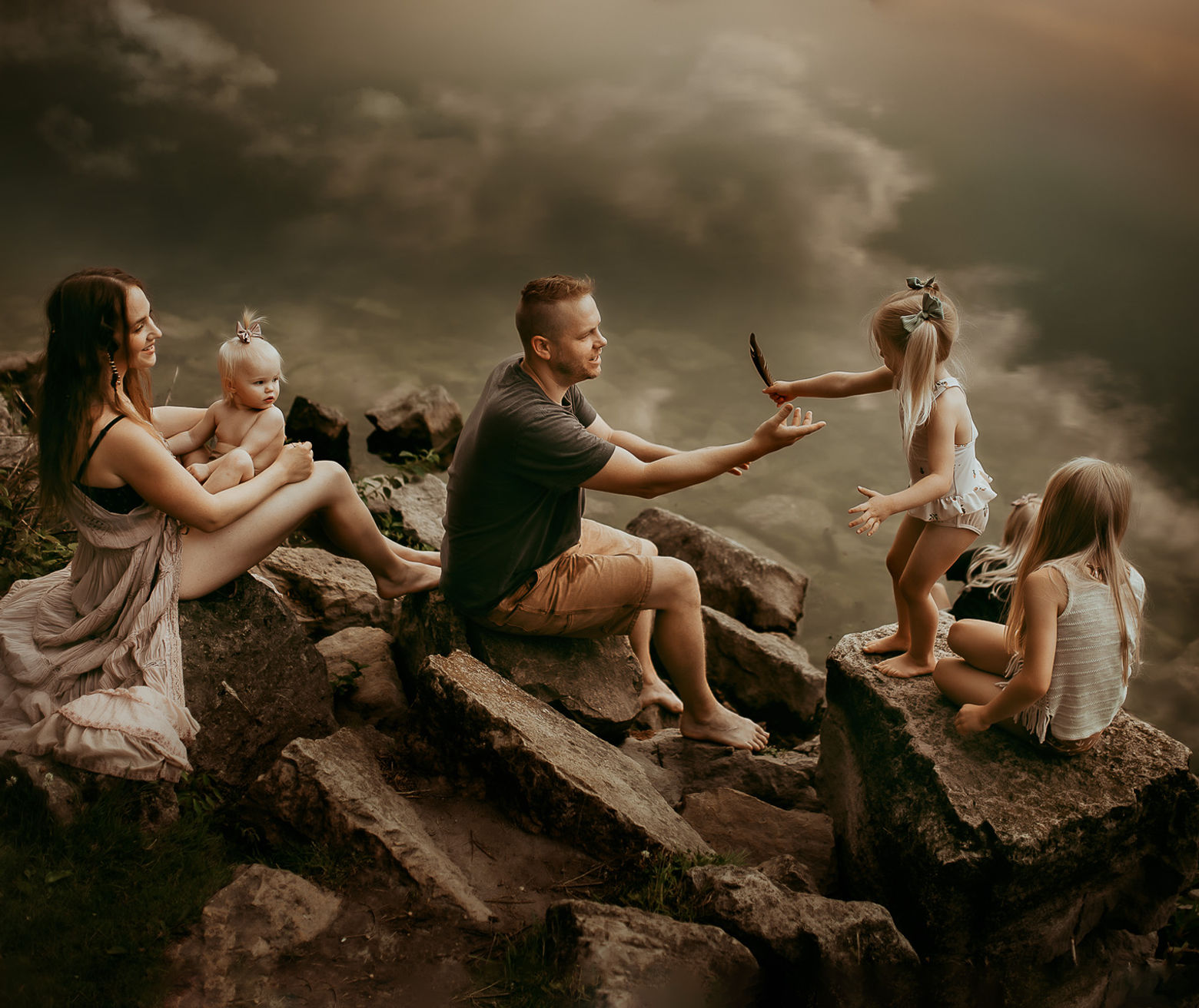 怀旧电影质感胶片模拟温暖橙色调家庭旅拍照片调色Lightroom预设 Annie Nelson – Radiance Presets 插件预设 第2张-素材湾丨精选海外优质设计素材资源 怀旧电影质感胶片模拟温暖橙色调家庭旅拍照片调色Lightroom预设 Annie Nelson – Radiance Presets 插件预设 sucaiwan.com