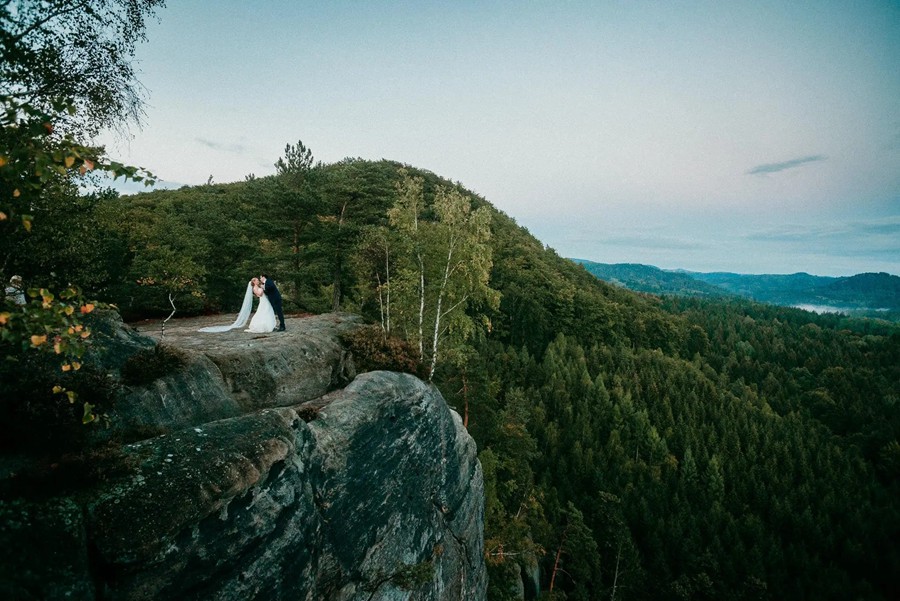 复古电影外观绿色洋红色调婚礼户外摄影照片调色Lightroom&PS预设包 Sven Malojlo – SMAL ROSE PRESETS 插件预设 第20张-素材湾丨精选海外优质设计素材资源 复古电影外观绿色洋红色调婚礼户外摄影照片调色Lightroom&PS预设包 Sven Malojlo – SMAL ROSE PRESETS 插件预设 sucaiwan.com