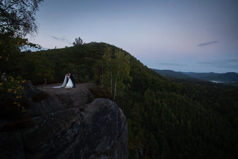 复古电影外观绿色洋红色调婚礼户外摄影照片调色Lightroom&PS预设包 Sven Malojlo – SMAL ROSE PRESETS 插件预设 第19张-素材湾丨精选海外优质设计素材资源 复古电影外观绿色洋红色调婚礼户外摄影照片调色Lightroom&PS预设包 Sven Malojlo – SMAL ROSE PRESETS 插件预设 sucaiwan.com