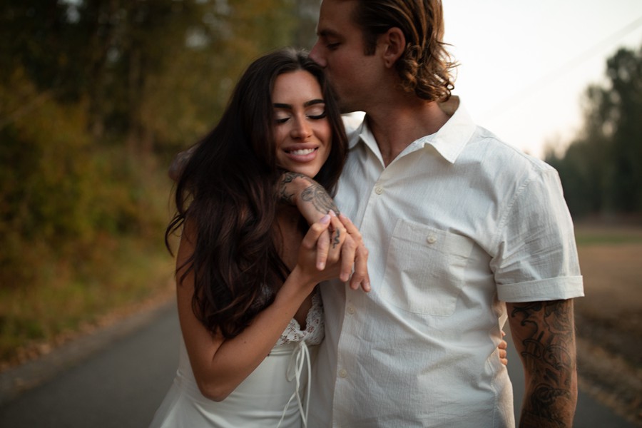 永恒奢华电影质感温暖黑白色调婚礼肖像摄影照片调色Lightroom预设 Tessa Shannon – Complete Pack 插件预设 sucaiwan.com