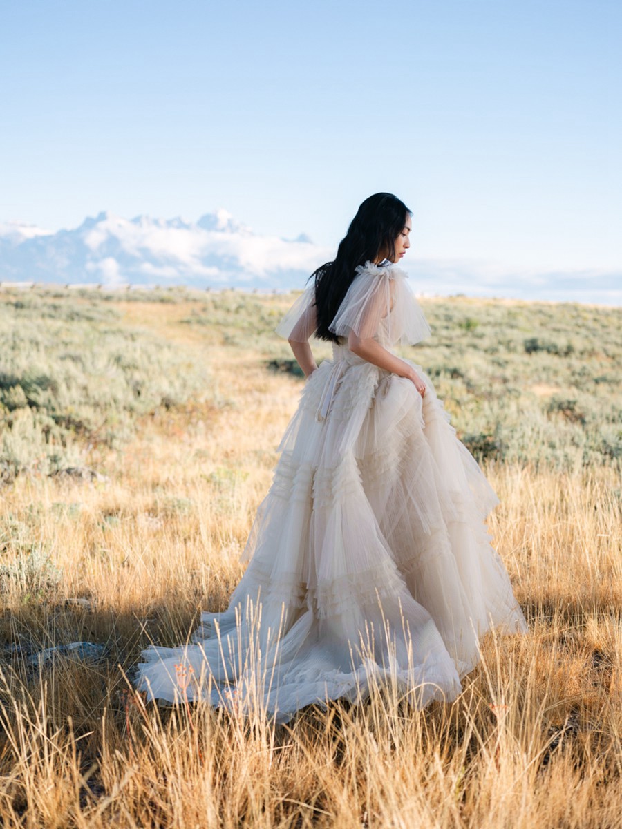 永恒经典富士胶片模拟电影质感肖像摄影照片调色Lightroom预设 Refined x KT Merry – Color Presets & Profiles & Mobile 插件预设 第3张-素材湾丨精选海外优质设计素材资源 永恒经典富士胶片模拟电影质感肖像摄影照片调色Lightroom预设 Refined x KT Merry – Color Presets & Profiles & Mobile 插件预设 sucaiwan.com