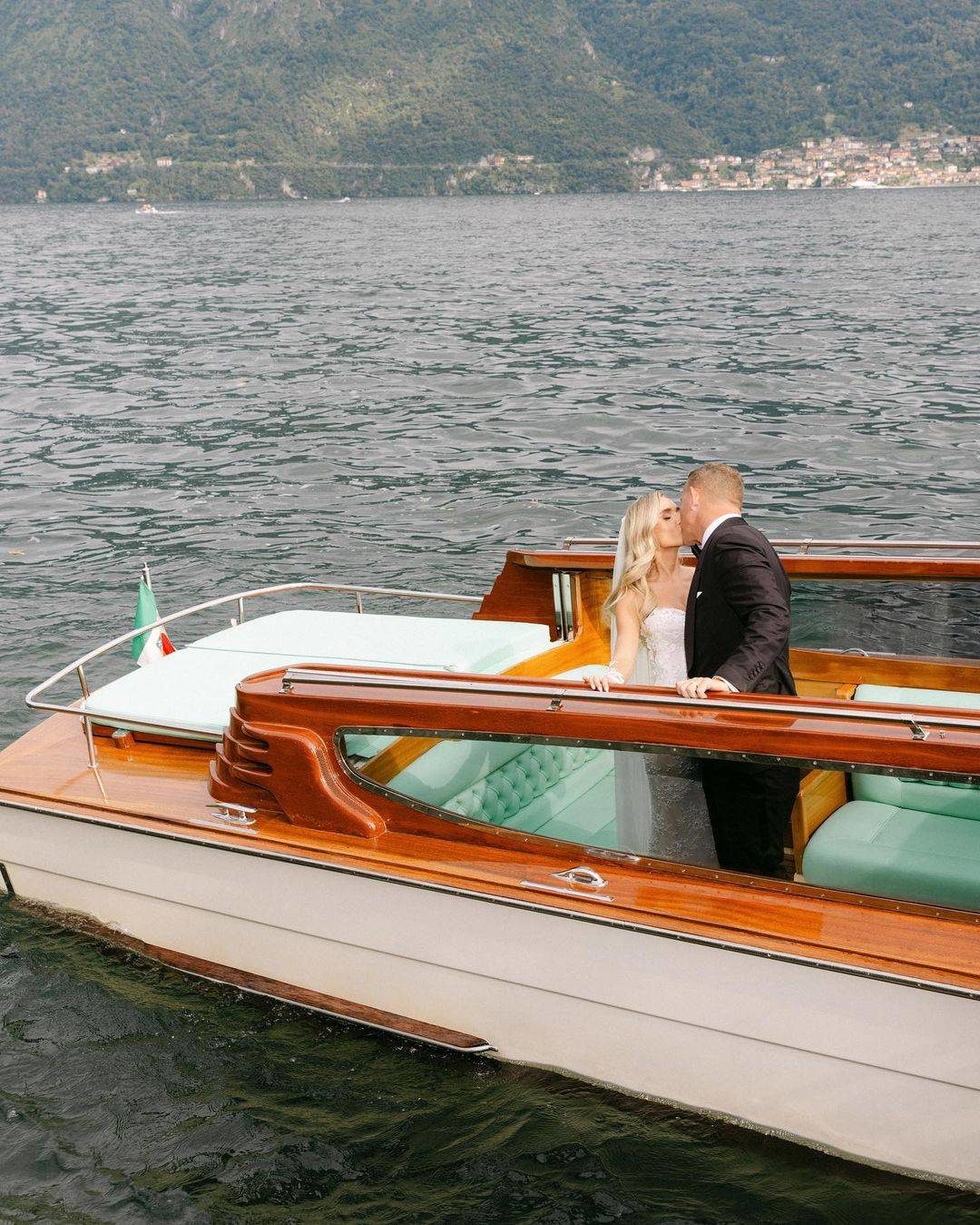 Anna Roussos 高级质感婚礼肖像摄影照片调色Lightroom预设包 The Wedding Pack 插件预设 第5张-素材湾丨精选海外优质设计素材资源 Anna Roussos 高级质感婚礼肖像摄影照片调色Lightroom预设包 The Wedding Pack 插件预设 sucaiwan.com