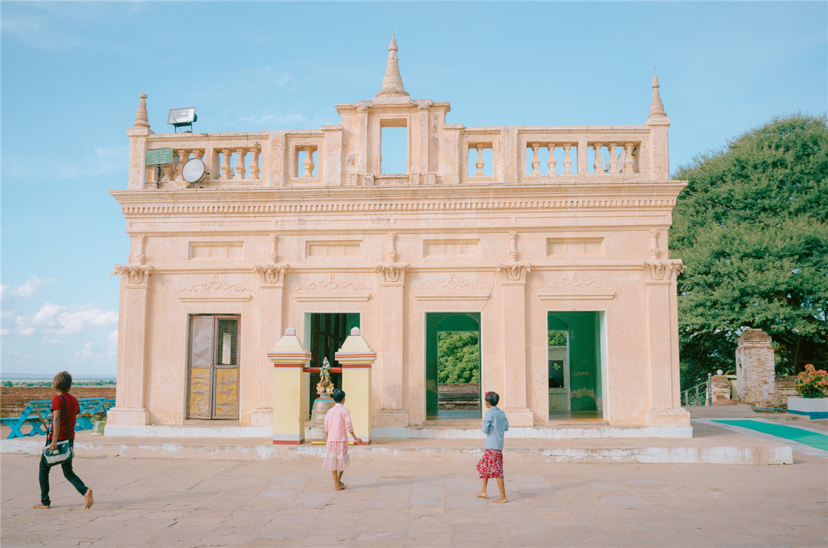 经典胶片日系风格小清新滨田英明婚礼旅拍人像摄影调色LR预设 The Visual Poets | Nostalgia , 第10张-素材湾丨精选海外优质设计素材资源 经典胶片日系风格小清新滨田英明婚礼旅拍人像摄影调色LR预设 The Visual Poets | Nostalgia , sucaiwan.com