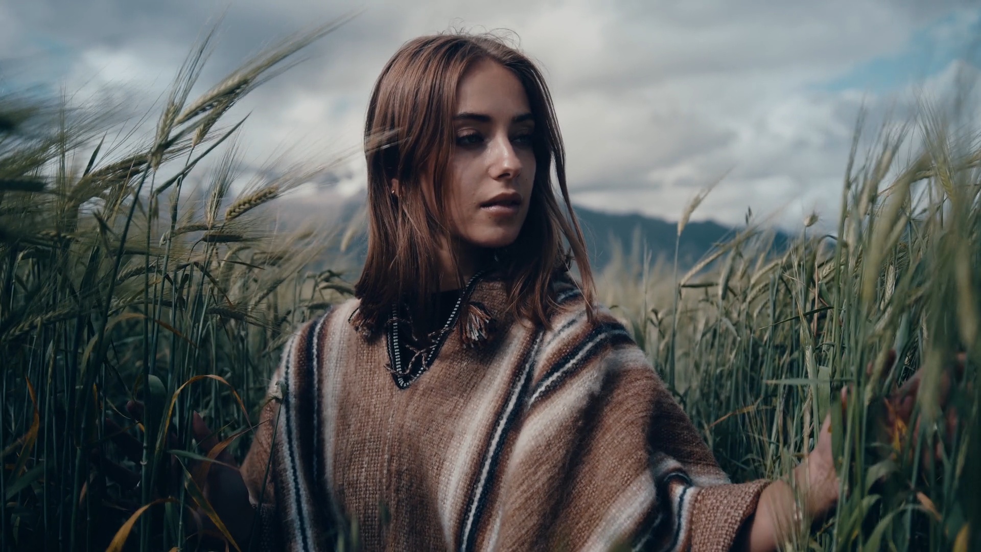 Film Space 5个独特风格化电影旅拍vlog视觉颜色分级LUT包 JustKay Blackmagic LUTs Gen 5 插件预设 第10张-素材湾丨精选海外优质设计素材资源 Film Space 5个独特风格化电影旅拍vlog视觉颜色分级LUT包 JustKay Blackmagic LUTs Gen 5 插件预设 sucaiwan.com