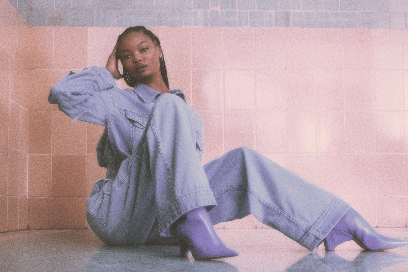 复古胶片梦幻粉色发光颗粒噪点Y2K图片滤镜后期叠加PSD特效样机 Pink Glow Photo Effect 插件预设 sucaiwan.com