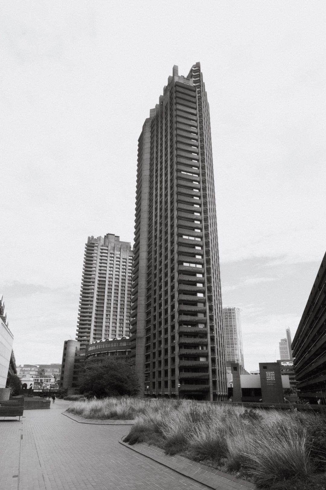 复古经典电影质感富士/柯达胶片模拟街拍照片调色Lightroom预设 Jamie Windsor – JW Presets 2 – Medium Format Stock Emulation 插件预设 第2张-素材湾丨精选海外优质设计素材资源 复古经典电影质感富士/柯达胶片模拟街拍照片调色Lightroom预设 Jamie Windsor – JW Presets 2 – Medium Format Stock Emulation 插件预设 sucaiwan.com