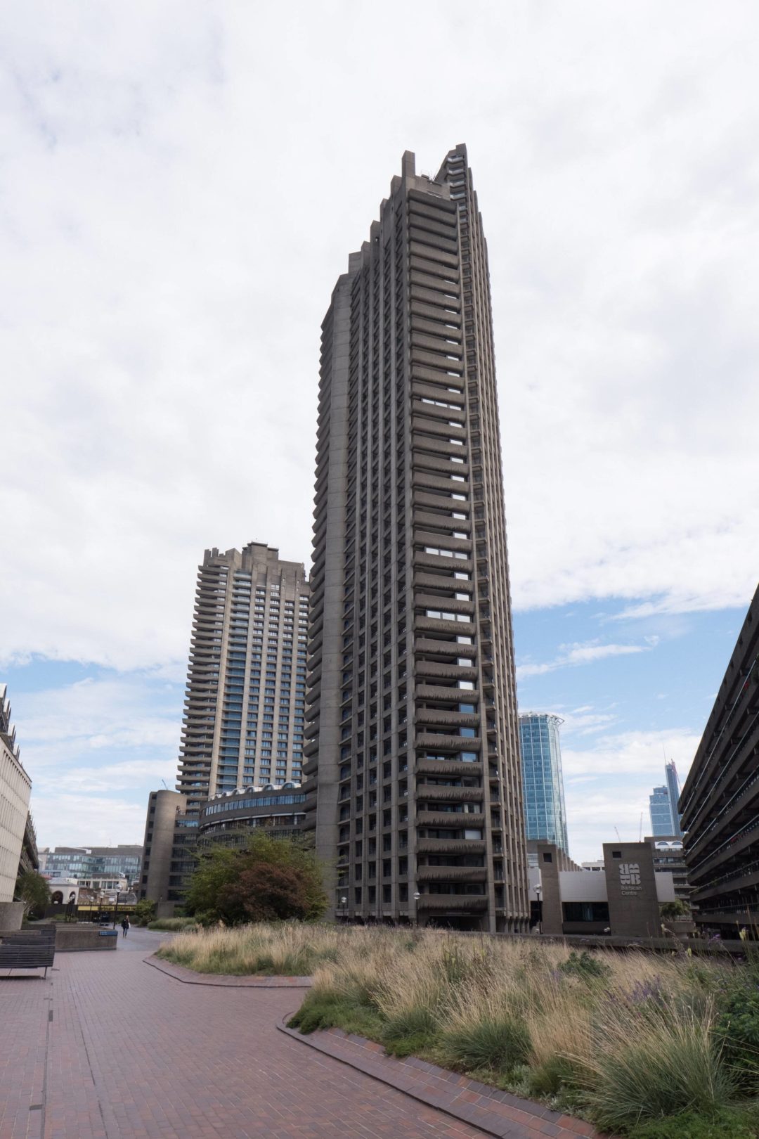 复古经典电影质感富士/柯达胶片模拟街拍照片调色Lightroom预设 Jamie Windsor – JW Presets 2 – Medium Format Stock Emulation 插件预设 第3张-素材湾丨精选海外优质设计素材资源 复古经典电影质感富士/柯达胶片模拟街拍照片调色Lightroom预设 Jamie Windsor – JW Presets 2 – Medium Format Stock Emulation 插件预设 sucaiwan.com