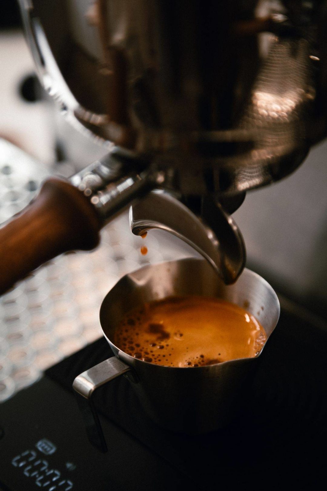 情绪化复古电影美学胶片模拟街拍照片调色Lightroom预设包 J.Vlass – Preset Bundle 插件预设 sucaiwan.com