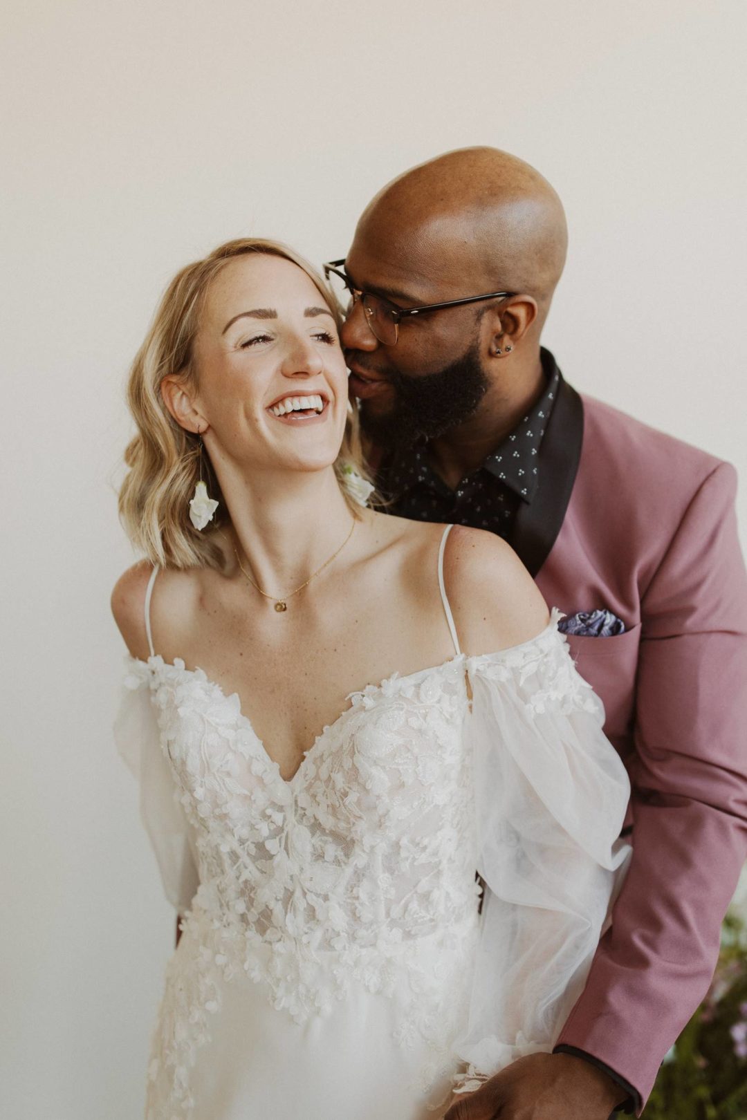 经典永恒情绪化温暖金色色调情侣婚礼照片调色Lightroom预设 G-Presets – Grace Troutman – Golden 插件预设 第3张-素材湾丨精选海外优质设计素材资源 经典永恒情绪化温暖金色色调情侣婚礼照片调色Lightroom预设 G-Presets – Grace Troutman – Golden 插件预设 sucaiwan.com