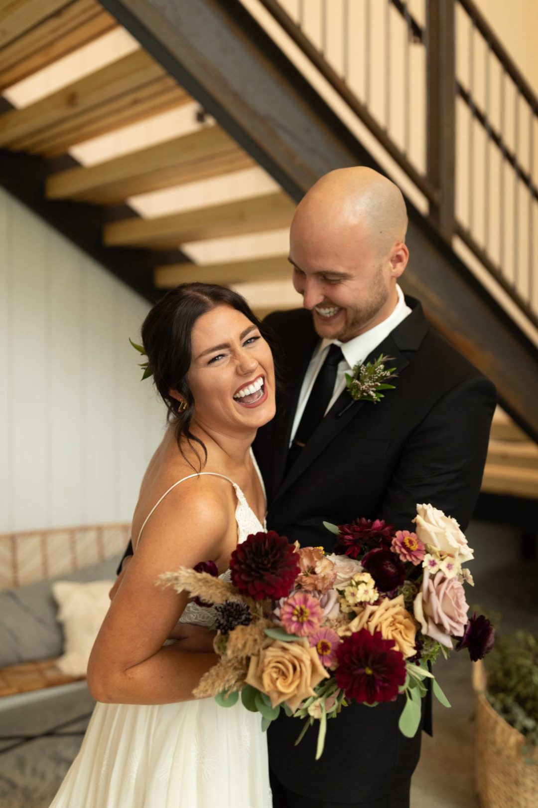 经典永恒情绪化温暖金色色调情侣婚礼照片调色Lightroom预设 G-Presets – Grace Troutman – Golden 插件预设 第15张-素材湾丨精选海外优质设计素材资源 经典永恒情绪化温暖金色色调情侣婚礼照片调色Lightroom预设 G-Presets – Grace Troutman – Golden 插件预设 sucaiwan.com