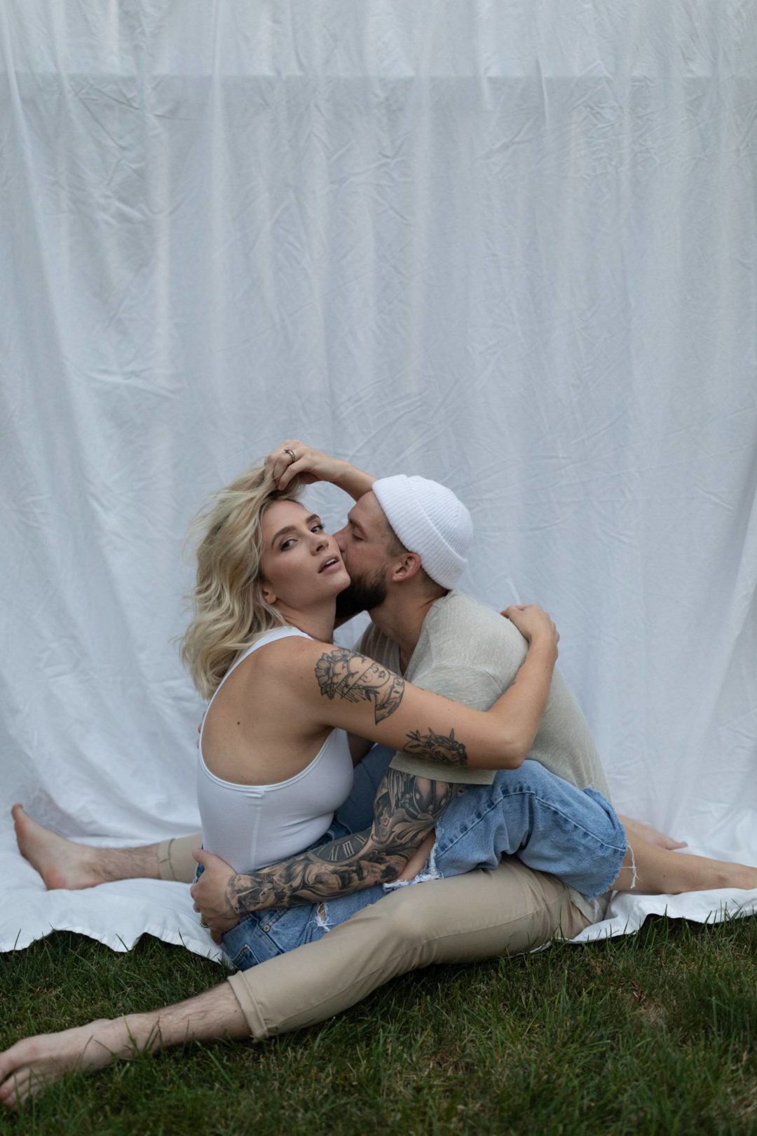 经典永恒情绪化温暖金色色调情侣婚礼照片调色Lightroom预设 G-Presets – Grace Troutman – Golden 插件预设 第25张-素材湾丨精选海外优质设计素材资源 经典永恒情绪化温暖金色色调情侣婚礼照片调色Lightroom预设 G-Presets – Grace Troutman – Golden 插件预设 sucaiwan.com