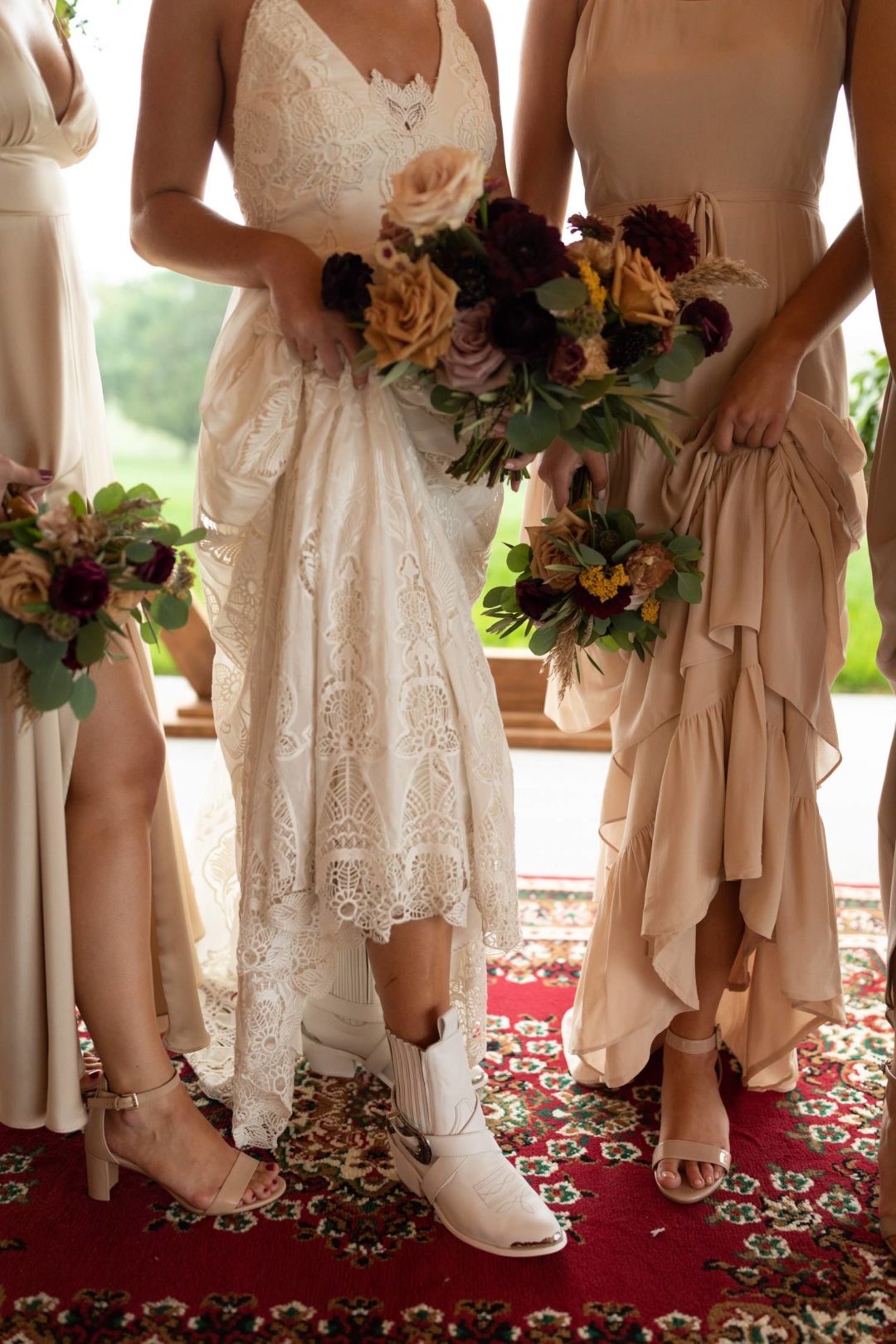 经典永恒情绪化温暖金色色调情侣婚礼照片调色Lightroom预设 G-Presets – Grace Troutman – Golden 插件预设 第29张-素材湾丨精选海外优质设计素材资源 经典永恒情绪化温暖金色色调情侣婚礼照片调色Lightroom预设 G-Presets – Grace Troutman – Golden 插件预设 sucaiwan.com