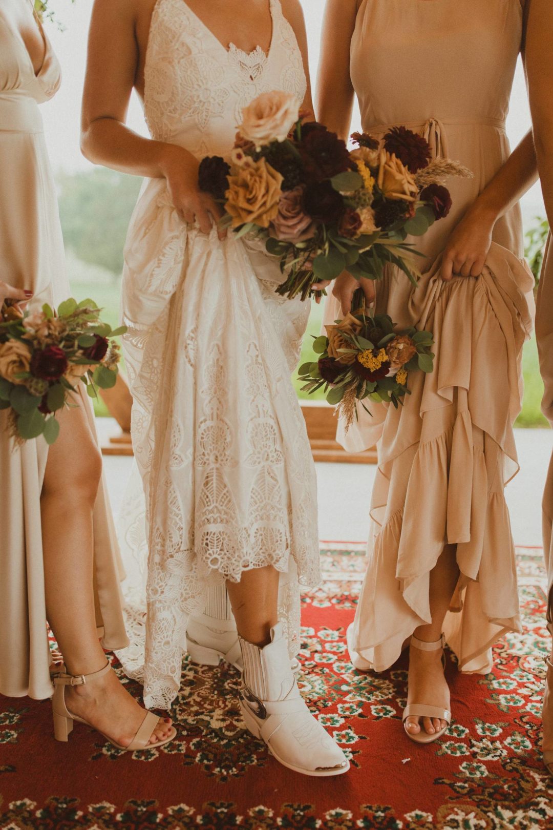 经典永恒情绪化温暖金色色调情侣婚礼照片调色Lightroom预设 G-Presets – Grace Troutman – Golden 插件预设 第30张-素材湾丨精选海外优质设计素材资源 经典永恒情绪化温暖金色色调情侣婚礼照片调色Lightroom预设 G-Presets – Grace Troutman – Golden 插件预设 sucaiwan.com