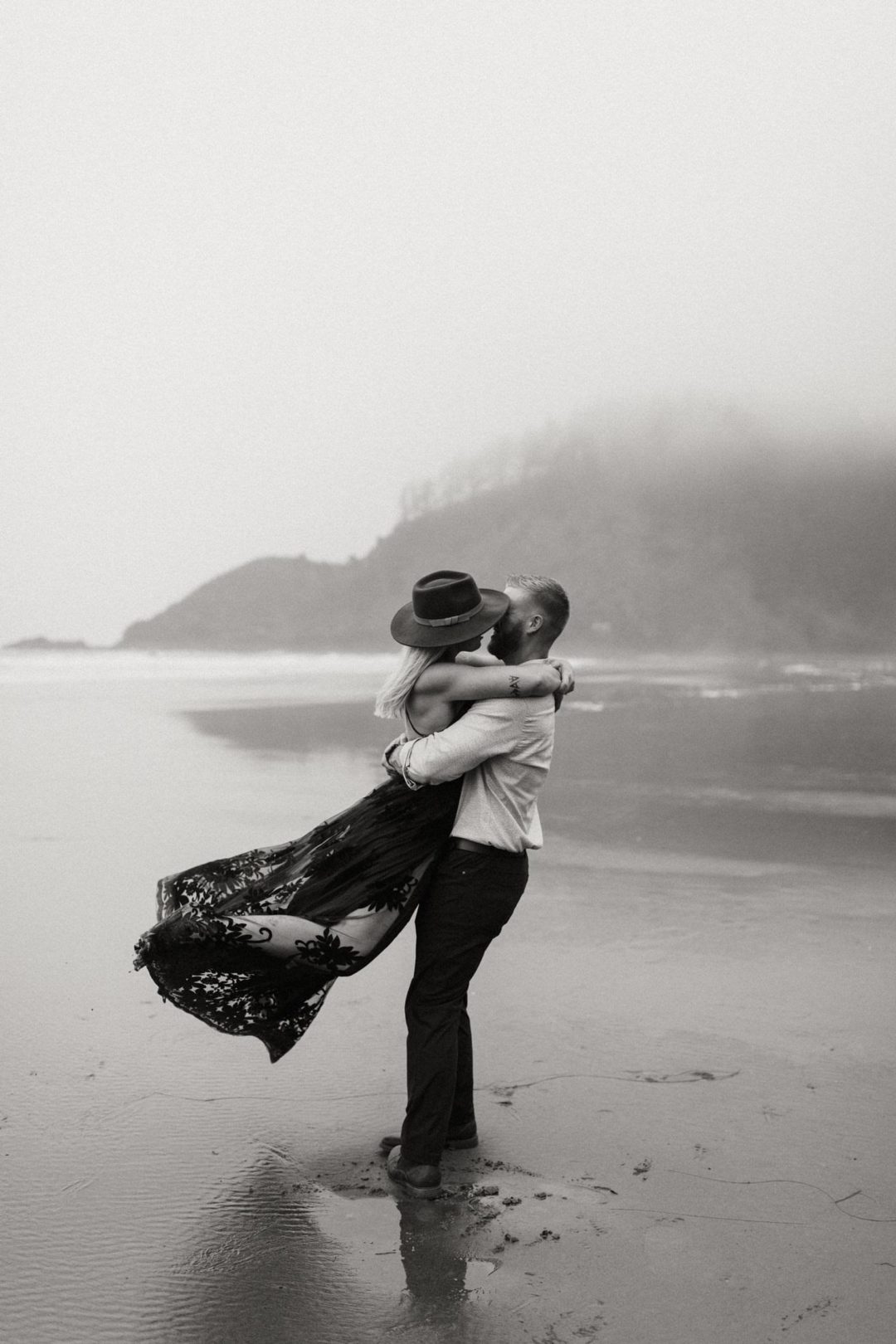 经典永恒情绪化温暖金色色调情侣婚礼照片调色Lightroom预设 G-Presets – Grace Troutman – Golden 插件预设 第31张-素材湾丨精选海外优质设计素材资源 经典永恒情绪化温暖金色色调情侣婚礼照片调色Lightroom预设 G-Presets – Grace Troutman – Golden 插件预设 sucaiwan.com