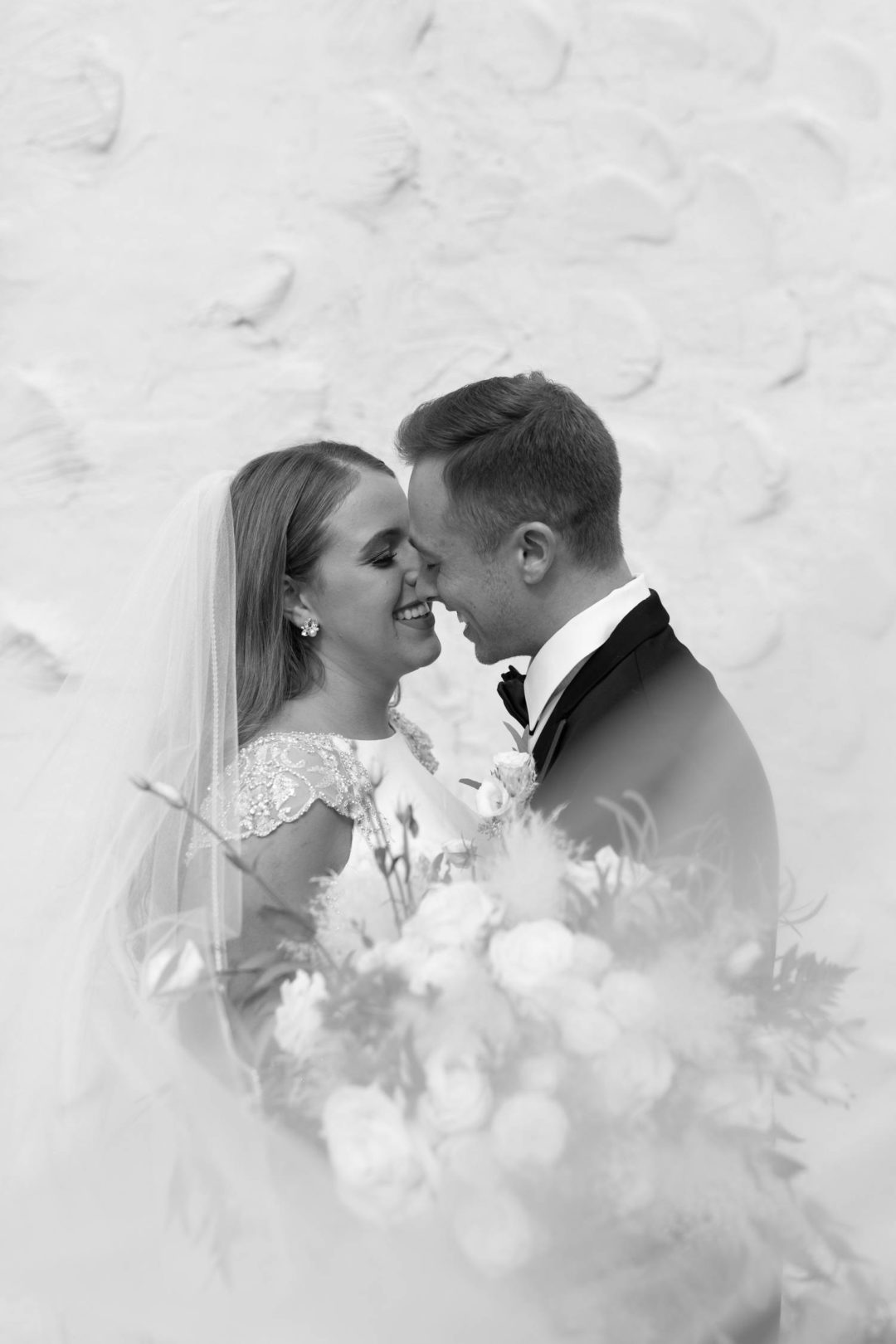 经典永恒情绪化温暖金色色调情侣婚礼照片调色Lightroom预设 G-Presets – Grace Troutman – Golden 插件预设 第33张-素材湾丨精选海外优质设计素材资源 经典永恒情绪化温暖金色色调情侣婚礼照片调色Lightroom预设 G-Presets – Grace Troutman – Golden 插件预设 sucaiwan.com