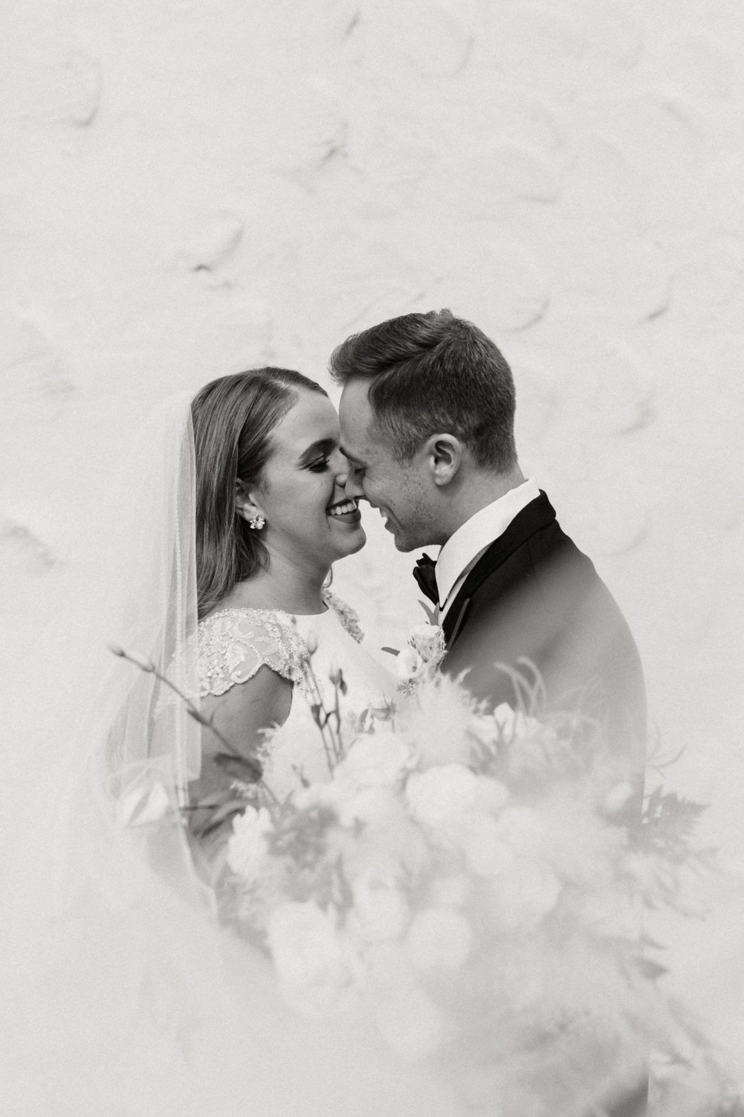 经典永恒情绪化温暖金色色调情侣婚礼照片调色Lightroom预设 G-Presets – Grace Troutman – Golden 插件预设 第34张-素材湾丨精选海外优质设计素材资源 经典永恒情绪化温暖金色色调情侣婚礼照片调色Lightroom预设 G-Presets – Grace Troutman – Golden 插件预设 sucaiwan.com