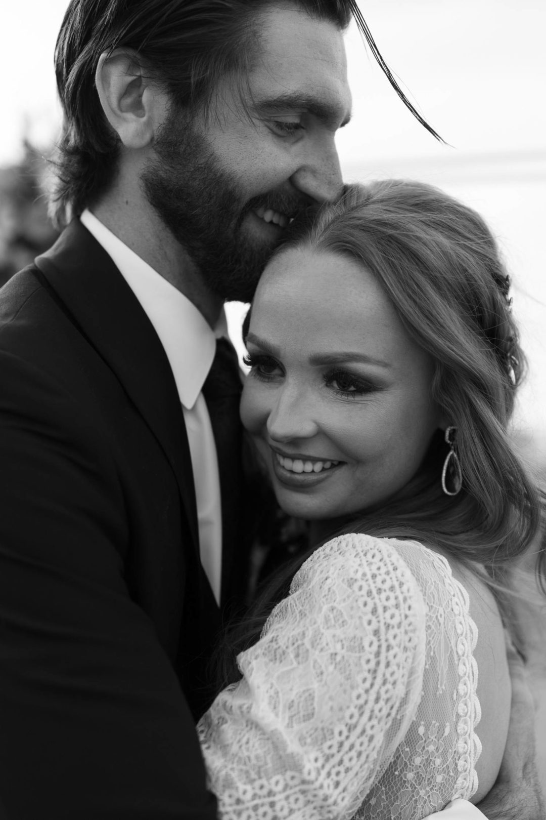 经典永恒情绪化温暖金色色调情侣婚礼照片调色Lightroom预设 G-Presets – Grace Troutman – Golden 插件预设 第37张-素材湾丨精选海外优质设计素材资源 经典永恒情绪化温暖金色色调情侣婚礼照片调色Lightroom预设 G-Presets – Grace Troutman – Golden 插件预设 sucaiwan.com