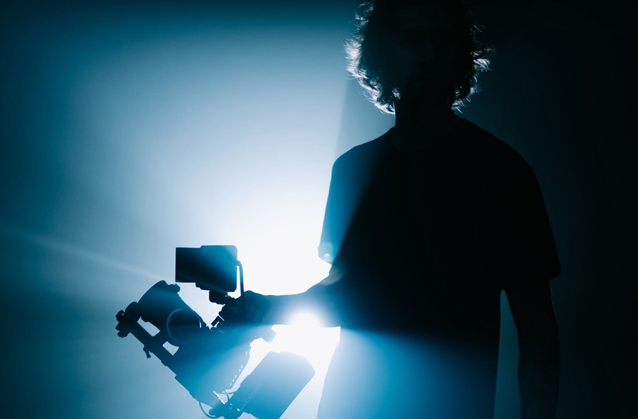 大师课程 精通电影摄影照明灯光技巧视频教程 中英文字幕 Full Time Filmmaker – Lighting Mastery with Brady Bessette 设计教程 sucaiwan.com