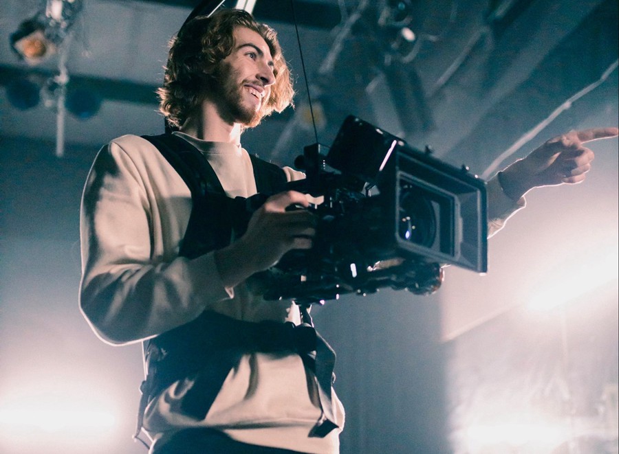 大师课程 精通电影摄影照明灯光技巧视频教程 中英文字幕 Full Time Filmmaker – Lighting Mastery with Brady Bessette 设计教程 sucaiwan.com